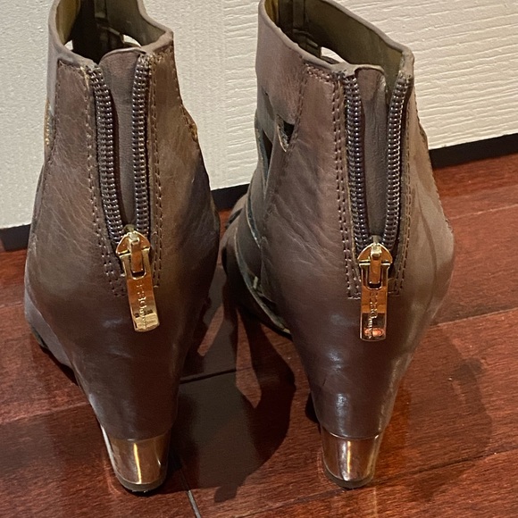 BCBG generation brown gladiator Sandals hidden 4” heel size 8.5 - Picture 8 of 11